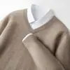 25 Novos Suéteres de Tricô Outono e Inverno para Homens Gola V Soltos Cor Lisa Tricô de Lã de Espessura Média Peças de Base Tops Manga Longa