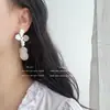 Aretes de borla con concha de flor plateada para mujer, elegantes y versátiles, diseño único, aretes de concha natural, estilo no repetitivo