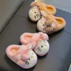 Chinelos de algodão infantis para outono e inverno para meninos e meninas, quentes, de pelúcia, com sola grossa, peludos, adequados para bebês e pais, sapatos de algodão para bebê para uso doméstico