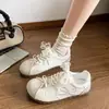 Diseño único, zapatillas blancas dulces estilo coreano para mujer, nueva colección primavera/verano 2026, versátiles, ligeras, populares entre los estudiantes, zapatillas de plataforma estilo entrenamiento alemán