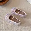 Zapatos infantiles estilo coreano 2026, nuevos zapatos de piel brillantes de princesa para primavera y otoño para niñas, elegantes mermaids planos para niñas pequeñas