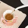 Taza de Cerámica Pintada a Mano con Diseño de Polvo de Minerales de Roca, Presentando Durazno de la Suerte y Símbolos de Fortuna, Adecuada para Té y Café, Juego de Taza y Platillo para el Té de la Tarde en la Oficina