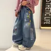 Jeans para Niños Primavera y Otoño 2026 Nuevos Jeans Retro Desgastados con Graffiti Sueltos Rectos de Pierna Ancha Pantalones Largos