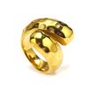 Nuevo anillo de cruz con patrón de martillo de alta calidad de estilo europeo y americano para mujer, chapado en acero de titanio y oro de 18 quilates, elegante y creativo, joyería artesanal.