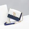 Agente de Compras de Hong Kong para Bolsos Cuadrados Pequeños Cruzados de Hombro Nuevos de Moda para Mujer, Cadena de Moda Versátil Estilo Coreano en Stock