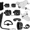 Set de Restricción Negro para Adultos de 7 Piezas Incluyendo Esposas, Grilletes, Collar, Antifaz, Mordaza, Látigo, Cuerda y Juguetes Sexuales