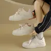 Zapatillas Blancas para Mujer 2026, Nuevo Estilo Coreano de Otoño, Zapatos de Tabla Versátiles Casuales Deportivos para Estudiantes, Estilo Callejero FB2026-10