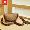 Bolsa Transversal Feminina Barney Meizi Niche Corrente Bolsa Envelope Moda Estampada Alça Larga de Ombro Bolsa Dumpling Design de Cor Contrastante
