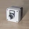 Caja de Control con Perilla de 2 Velocidades Auto-Bloqueante y Logo, Caja de Botón Giratorio de 3 Velocidades de Una Posición, Caja de Plástico Espeso para Interruptor Industrial
