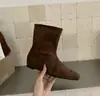 Botines casuales de estilo coreano, nicho, de tacón medio, punta cuadrada, simples y a la moda, con un diseño inspirado en el británico, 2026