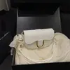 2026 Verão Novo Estilo Coreano Moda Retrô Casual Fivela de Ferradura Bolsa de Axila Ombro Único Transversal Bolsa Feminina Atacado Bolsa Feminina