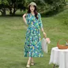 Vestido de algodão e seda brilhante e estiloso para viagem a Yunnan no início do verão de 2026, vestido de praia popular deste ano para mães, vestido longo esvoaçante