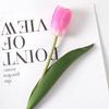 Productos de fábrica a través de flor artificial hidratante Tulipán de alta gama mano flor falsa adornos de fotografía decoración del hogar venta al por mayor transfronteriza