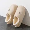Novas Pantufas de Algodão 2023 para Mulheres, Outono e Inverno, Impermeáveis, Antiderrapantes, Forradas com Fleece, Quentes, para Casa de Casal e Uso Externo, Sapatos de Algodão com Parte Traseira Fechada para Homens