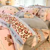 Juego de Cuatro Piezas de Leche Gruesa Clase A Estilo Sábana Ajustable Estampado Floral Pequeño Invierno Coral Fleece Franela Funda Nórdica Sábana Juego de Tres Piezas
