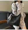 2026 Nova Bolsa Tote de Ombro Feminina Casual Elegante com Textura de Seda para Usar sob o Braço Versátil Grande Capacidade para o Dia a Dia