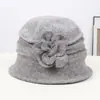 Sombrero de Madre de Ala Ancha a Prueba de Frío para Otoño e Invierno, Versátil y Cálido, Decoración de Girasol de Flor de Cuatro Hojas para Personas de Mediana Edad y Mayores