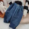 Calças jeans infantis para primavera e outono para meninos e meninas, calças compridas folgadas estilosas e da moda com retalhos estilo coreano para crianças