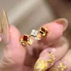 Novo Anel de Cuia Flor de Trevo Quatro Folhas com Gotejamento de Óleo Vermelho Estilo Chinês, Anel de Dedo Indicador Festivo, Exquisito, Moderno e Personalizado com Estilo Chinês e Sensação de Alto Padrão