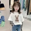 Camiseta de Rayas con Estilo Falso de Dos Piezas para Niños Nueva de Primavera y Otoño Cuello Redondo Camiseta Base de Retazos para Niñas Algodón Puro Manga Larga