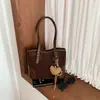 2026 Nova Outono Retrô Grande Capacidade para o Dia a Dia Bolsa de Mão Fosca Moda Versátil Feminina Bolsa Tote de Ombro Único