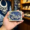 Imán de Refrigerador Cultural y Creativo de la Aldea Miao Qianhu de Guizhou, Corona Miao, Imán de Refrigerador Teñido con Índigo para Tocados Miao, Refrigerador con Bordado Miao