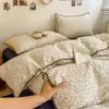 Conjunto de quatro peças com borda de renda de gaze dupla estilo nuvem Classe A, amigável à pele, macio, estilo cartoon, roupa de cama floral fresca e delicada