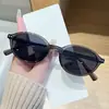 Nuevas Gafas de Sol de Moda Estilo Coreano con Montura Ovalada y Tachuelas Metálicas, Versátiles de Moda Unisex, Gafas Retro Ojo de Gato al por Mayor