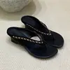 Chanclas Koreanas con Remaches para Mujer 2026 Nuevas Sandalias de Moda de Verano para Uso en Exteriores Sandalias de Cuña Dedo Plano