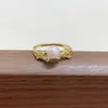 Anel Duplo Exquisito de Pérola de Luxo Leve para Mulheres, Estilo de Nicho com Sensação de Alto Padrão, Anel para Dedo Indicador, Design Aberto, Simples e Versátil, Fashion