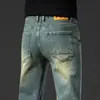 Pantalones Lavados de Nuevo Estilo Otoño e Invierno 2026 para Hombre, Corte Recto, Versátiles, Sueltos, Teñidos Retro de Barro Amarillo, Denim de Xintang