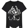 T-Shirt Europeia de Tamanho Novo Tupac Hip-Hop Cruzamento de Fronteiras 2Pac Dedo do Meio Oração Contra o Mundo Tamanhos P-4XG Luxo
