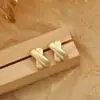 Pendientes de botón s925 con figura geométrica mate retro, joyería de oreja de alta gama estilo Hong Kong, pendientes de diseño nicho para mujer