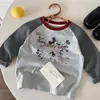 Camiseta Manga Longa Infantil T2026 Nova Chegada Outono, Estilo Coreano Color Block Listrada Estampada Manga Longa Camiseta para Bebês Meninos e Meninas