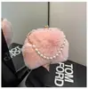 Nova Bolsa de Mão de Pelúcia de Alta Qualidade com Pérolas para Outono e Inverno Bolsa de Pelúcia em Formato de Concha Bolsa de Corrente de Pelúcia Bolsa de Ombro Transversal para Mulheres