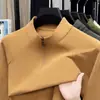 Colección de otoño e invierno: Camiseta de manga larga para hombre con cuello alto, confeccionada con suave y cómoda tela polar, perfecta para uso casual y fácil de combinar con varios atuendos, adecuada para hombres jóvenes y de mediana edad, con diseño de media cremallera