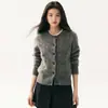Coleção Outono/Inverno 2026 Bai Cai Rong: Suéter Cardigan de Tricô com Tranças e Gola Redonda, Espesso e Quente, Malha Outerwear Estilo Europeu e Americano