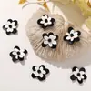 Parche de Tela con Lentejuelas Blancas y Negras y Perlas Hecho a Mano Estilo Coreano Flor de Margarita Parche para Zapatos con Agujero DIY Flor para Zapatos Parche para Ropa Accesorios de Parche