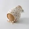 Novo Chapéu de Bebê Fofo com Bolinhas 2026 Primavera e Outono Novo Chapéu Simples de Algodão com Proteção para Orelhas para Meninos e Meninas