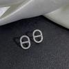 Nuevos pendientes pequeños y modernos con microincrustaciones de perlas y letras CD, exquisitos y combinables para mujer.
