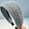 Faixa de Cabeça Outono e Inverno para Mulheres, Faixa de Cabeça de Aba Larga para Lavar o Rosto, Coque de Cabelo Retrô com Topo Alto, Acessório de Cabeça de Luxo Acessível para Uso Externo