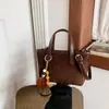 Bolso Retro Transfronterizo para Mujer 2026 Nuevo Otoño Invierno Gran Capacidad Hombro Único Cruzado Bolso Cubo Sencillo Casual