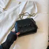 2023 Novo Estilo Bolsa Pequena com Design Bolsa de Ombro Feminina Tendência ins Quadrada Pequena com Corrente Geométrica Estilo Coreano Bolsa Transversal