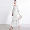 Vestido cruzado para mujer estilo francés, modelo nuevo 2026, lujo ligero con un toque de alta gama, intrincado bordado de encaje, entallado en la cintura, vestido largo Issey Miyake