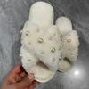 Invierno en stock Color Perla Cruzado Sentido de Alta Calidad Estilo Japonés Suaves Pantuflas Tacón Plano Felpa Talla Grande Transfronterizo Interior y Exterior
