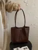 Bolsa de Palha Grande Capacidade Feminina 2026 Nova Moda Versátil Casual Bolsa de Ombro Toque de Luxo Bolsa Grande de Axila