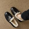 Mocassins britânicos femininos salto grosso sola grossa forro de lã de cordeiro 2024 novo outono e inverno populares deste ano sapatos pequenos de couro