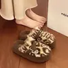 Chinelos Peludos Birkenstock com Estampa de Leopardo para Mulheres, Adequados para Uso Externo, Novos Modelos Outono/Inverno 2026, Chinelos de Pelúcia de Algodão com Solado Macio e Toque de Luxo