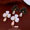Pendientes de Flor con Goteo de Aceite Estilo Vintage en Plata, Exquisitos y Modernos Aretes tipo Botón Estilo Chanel, Pendientes Simples y Versátiles al por Mayor