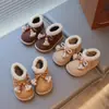 Sapatos de Algodão Quente com Solado Macio para Crianças 2025 Inverno Novo Estilo Moda Feminina Versátil Botas de Neve Sapatos de Caminhada para Crianças Pequenas